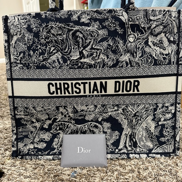 Large Dior Book Tote Blue Toile de Jouy Reverse Embroidery - Picture 6 of 11